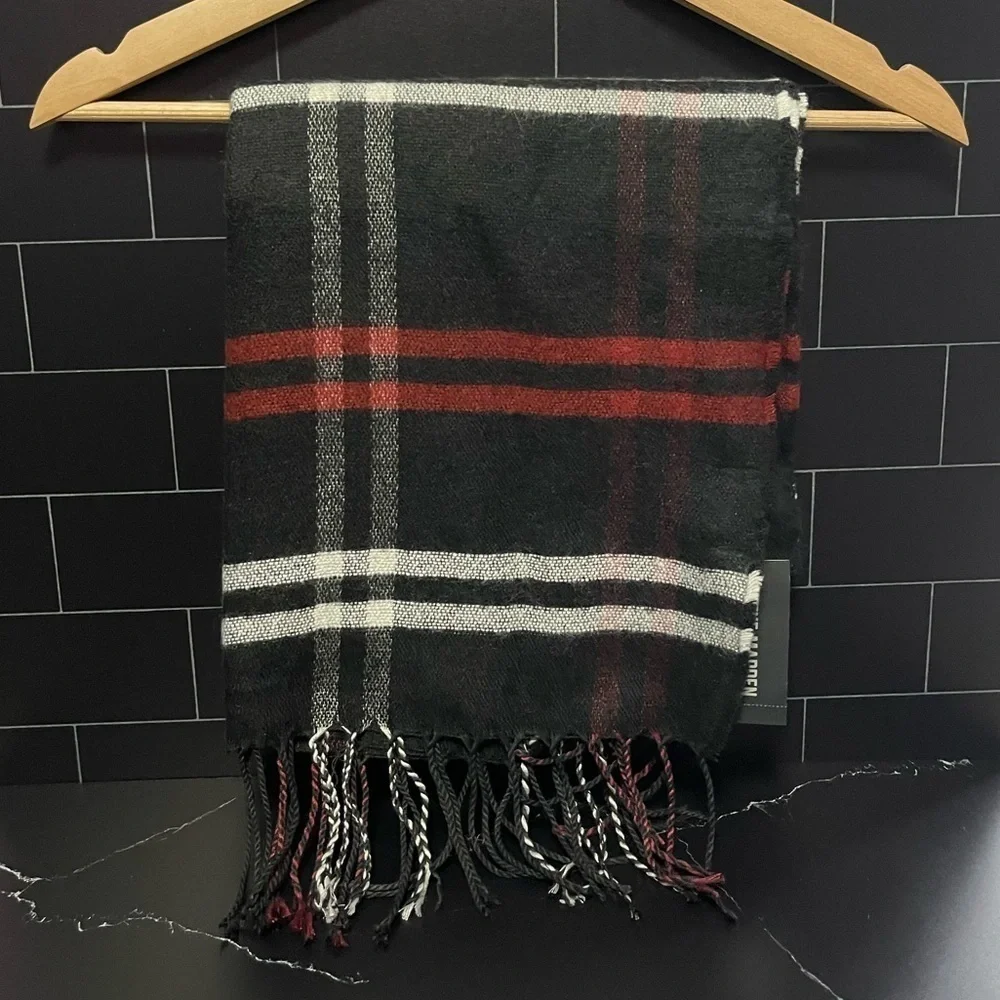 Steve Madden Blanket Scarf With Fringe Trim | Black Red White